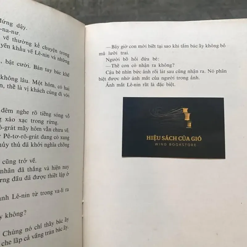 Những mẩu chuyện về Lê-nin (A-lếch-xan-đrơ Cô-nô-xốp) 680999