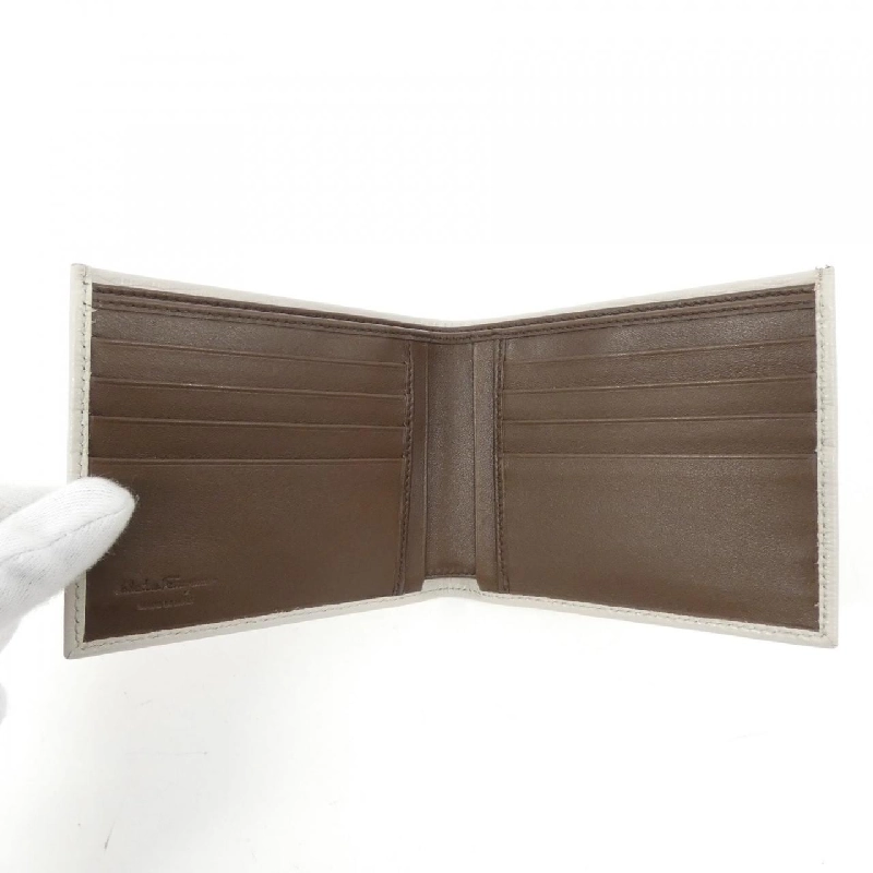 【Sản phẩm mới】Salvatore Ferragamo 66 A063 Ví đựng tiền 621653