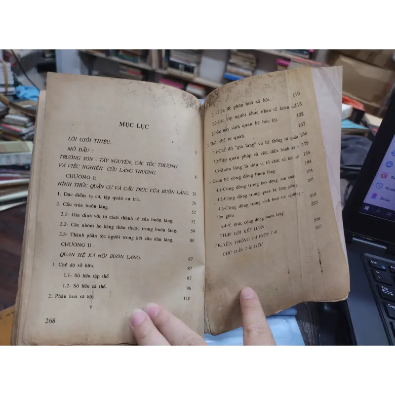 Sách: Buôn làng cổ truyền Xứ Thượng (A2) 718297