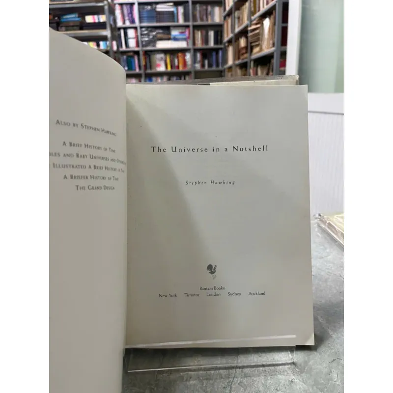 THE UNIVERSE IN A NUTSHELL - VŨ TRỤ TRONG MỘT VỎ QUẢ HẠCH - STEPHEN HAWKING 562764