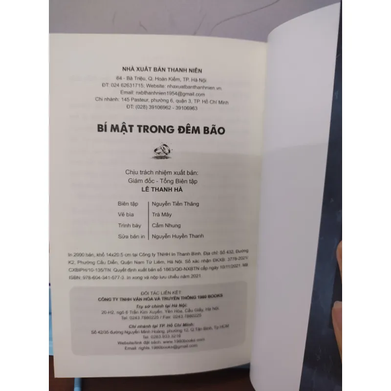 Sách: Bí mật trong đêm bão - TG: Lucy Foley 973892