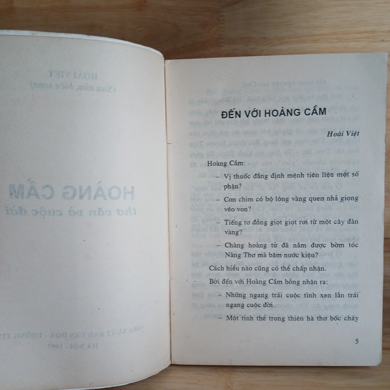 Hoàng Cầm - Thơ Văn Và Cuộc Đời 446029