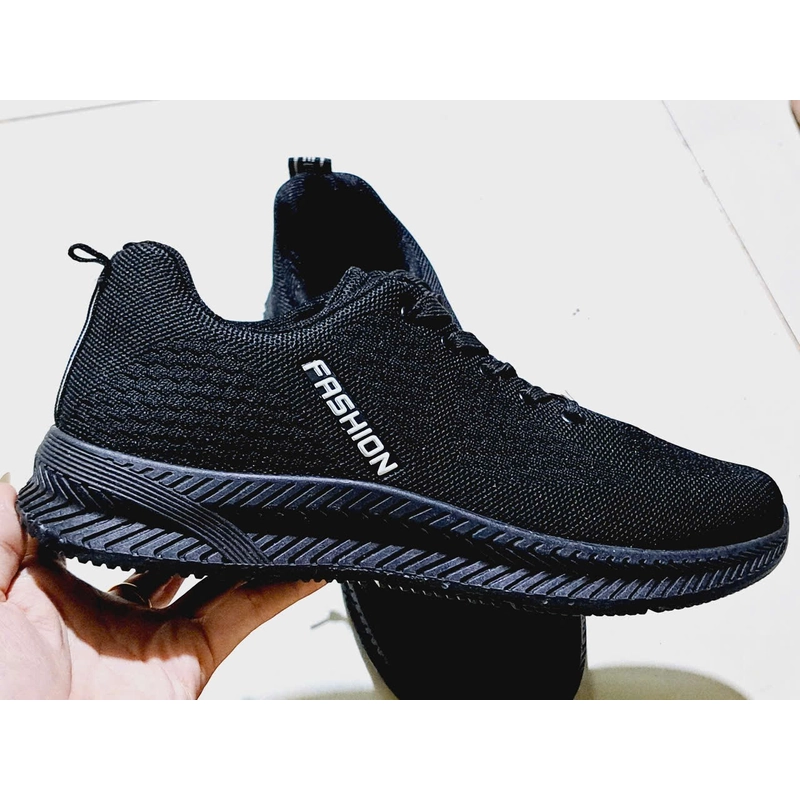 Giày Thế Thao Nam Màu Đen, Sneaker Nam
Màu Đen, Đế Êm, Nhẹ Thoáng Khí 371491