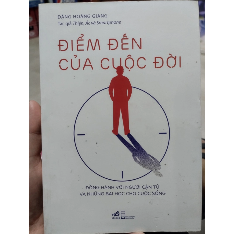 Điểm đến của cuộc đời: Đồng hành với người cận tử và những bài học cho cuộc sống"  496560
