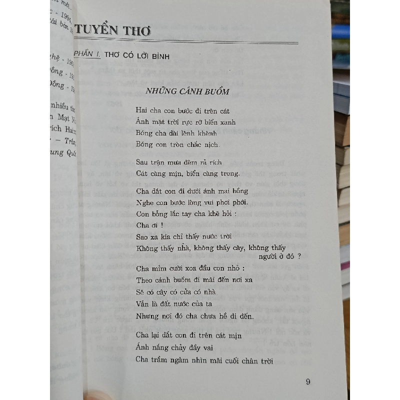 Nhà văn trong nhà trường: Hoàng Trung Thông - Bích Hà 702651