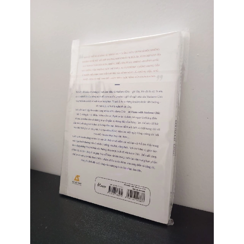 At Home With Madame Chic - Thanh Lịch Từ Những Khoảnh Khắc Đời Thường - Jennifer Scott New 100% HCM.ASB1403 911363