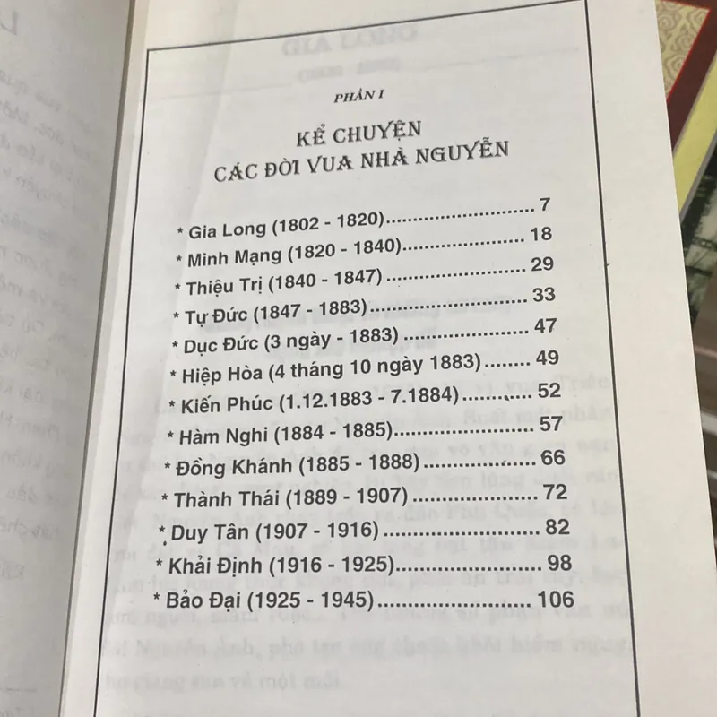 KỂ CHUYỆN CÁC ĐỜI VUA NHÀ NGUYỄN (XB 2007) 707997