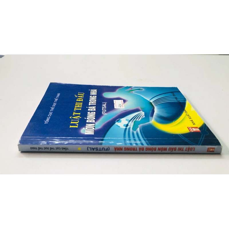 LUẬT THI ĐẤU MÔN BÓNG ĐÁ TRONG NHÀ - 215 trang, nxb: 2015 338024