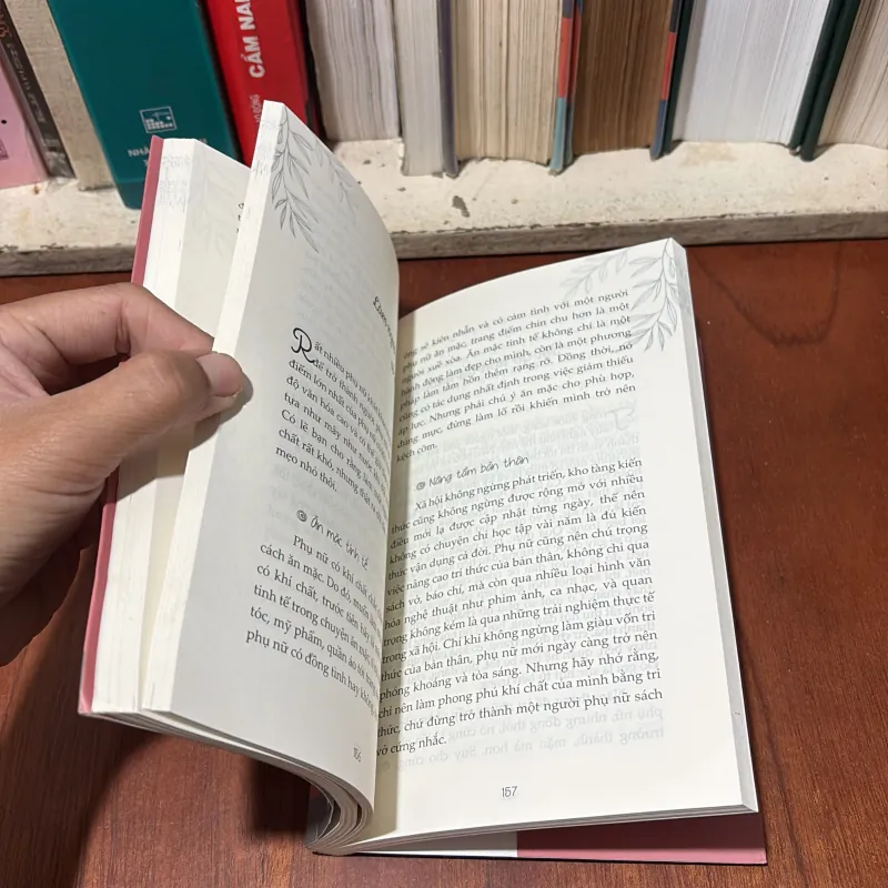 II Tủ Sách Quý Cô: Đừng Chỉ Đẹp Mà Không Hiểu Chuyện - Mai Tử - 2019 756769