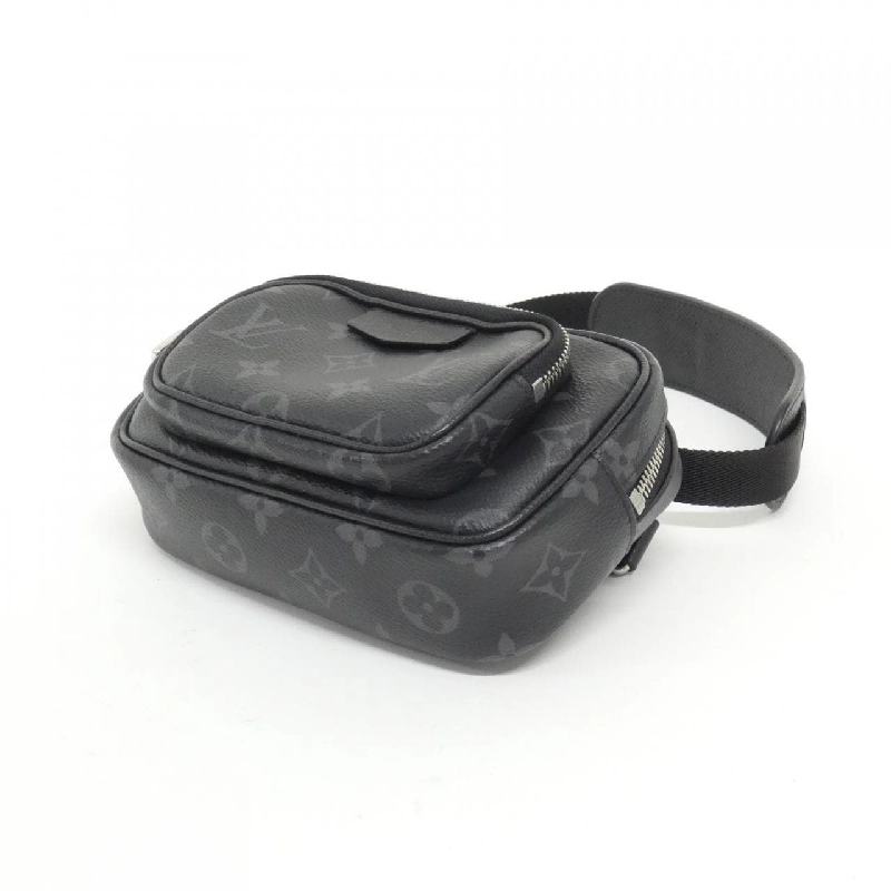 Túi đeo chéo Louis Vuitton Taiga Lama Outdoor M30755 613642