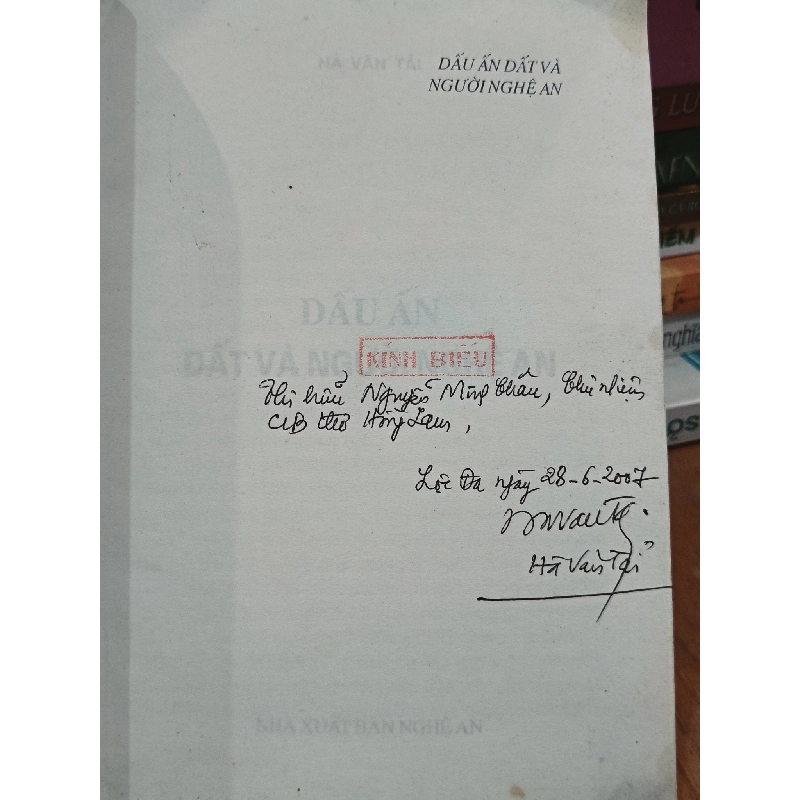 Dấu ấn đất và người Nghệ An - Hà Văn Tải 958405