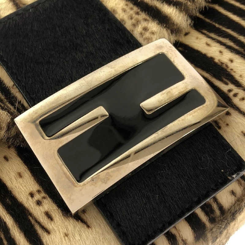 Túi xách vai Fendi Baguette 26424 - Hàng hiệu Chính hãng 766818