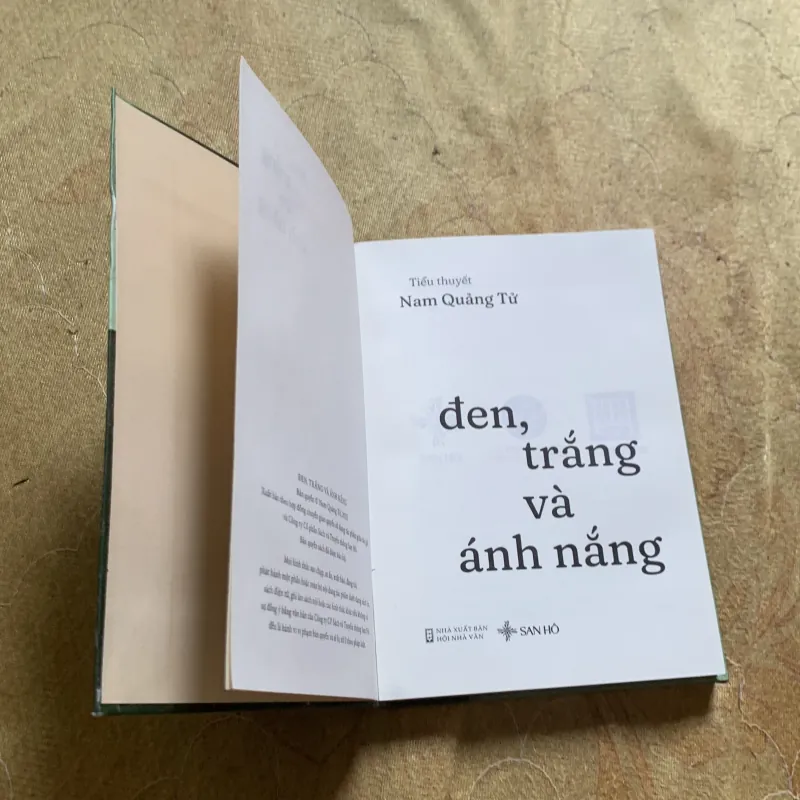 ĐEN, TRẮNG VÀ ÁNH NẮNG - nam quang tử 796708