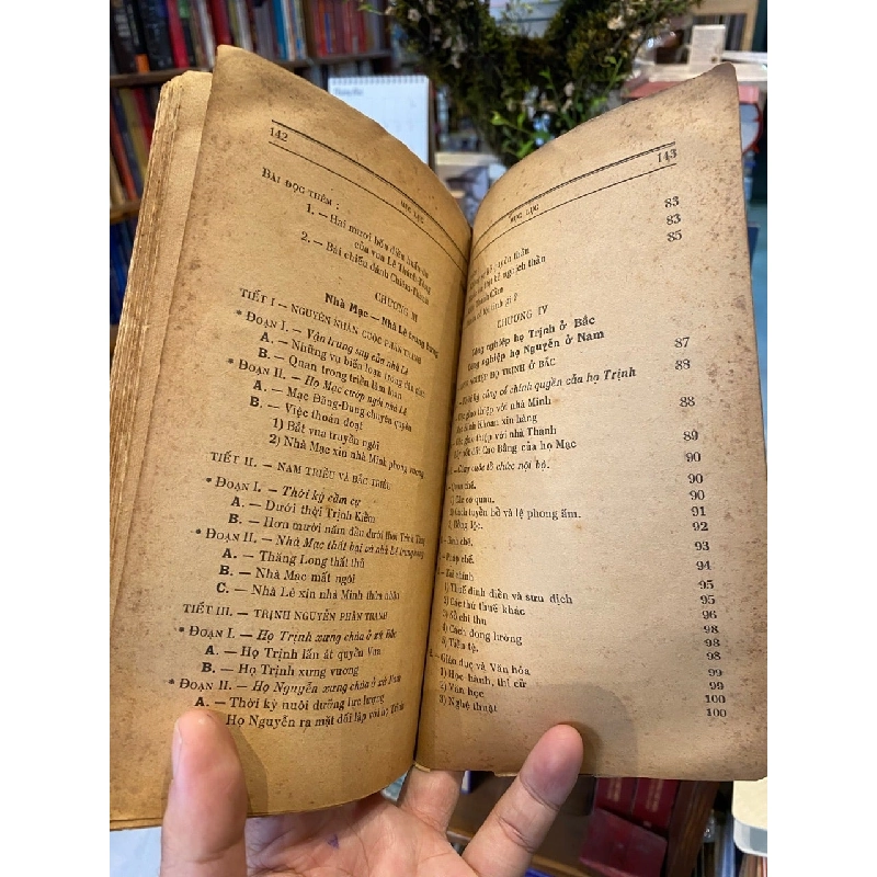 Sử Việt Nam, Đệ Lục - Lê Hữu Thu 931977