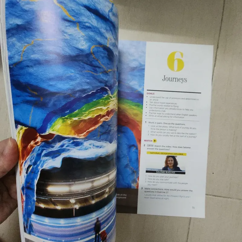 Sách Voices A2 717366