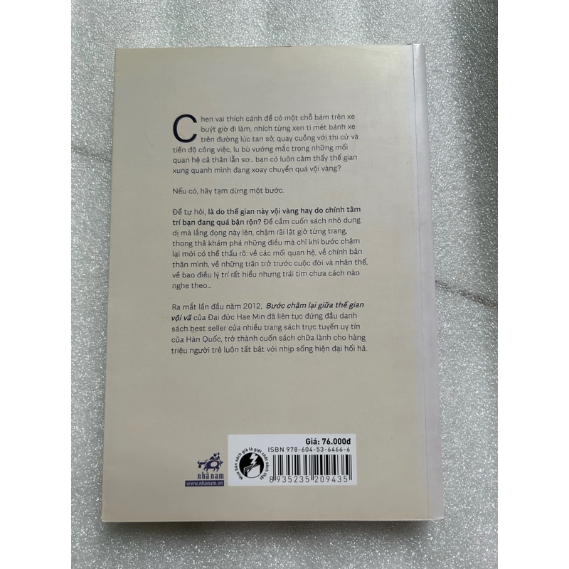 Bước chân chậm lại giữa thế gian vội vã 530853