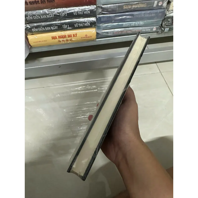 Mê cung Thần Nông (Pan's Labyrinth) - Guillermo del Toro (Bìa cứng) 698140