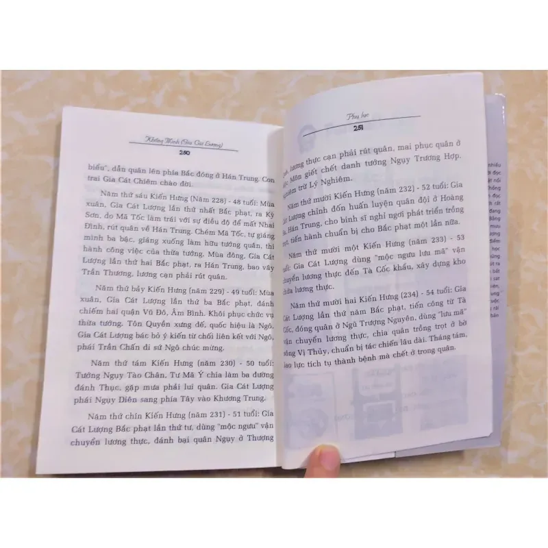 Sách: Khổng Minh Gia Cát Lượng - TG: Dư Đại Cát 933366