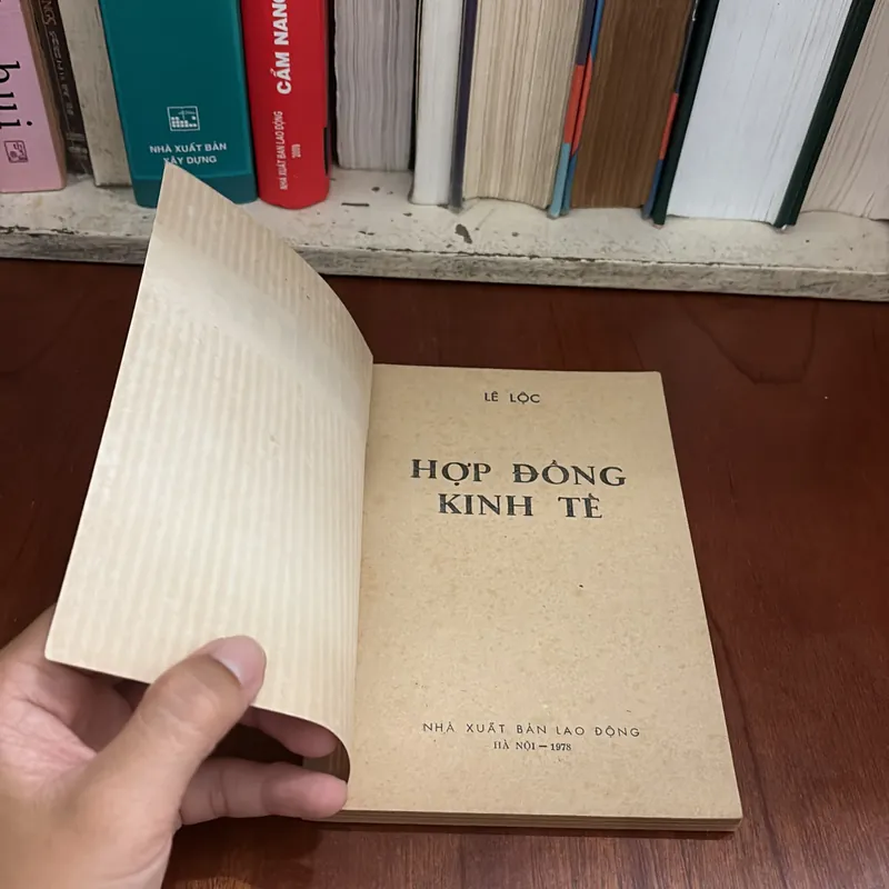 II Sách Xưa: Hợp Đồng Kinh Tế - Lê Lộc - 1978 664263
