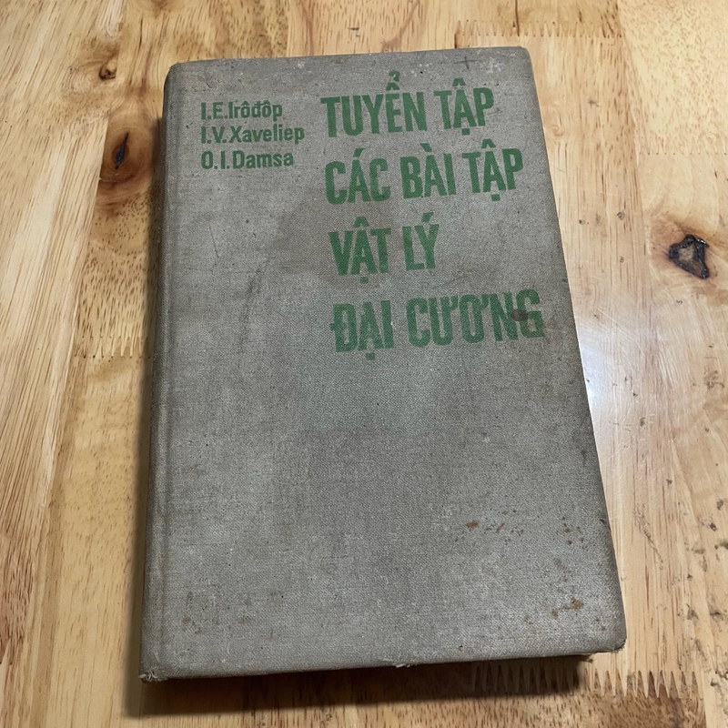 II Sách Liên Xô: Tuyển Tập Các Bài Tập Vật Lý Đại Cương - 1980 479217