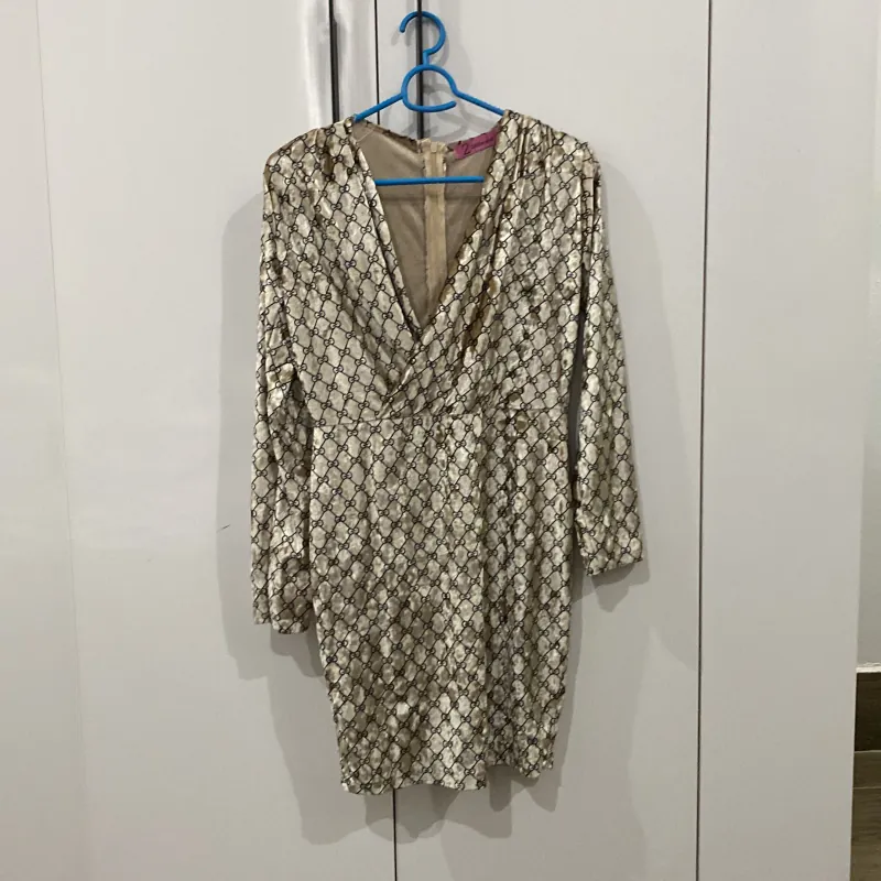 Đầm dài tay nhung hoạt tiết Gucci 972221