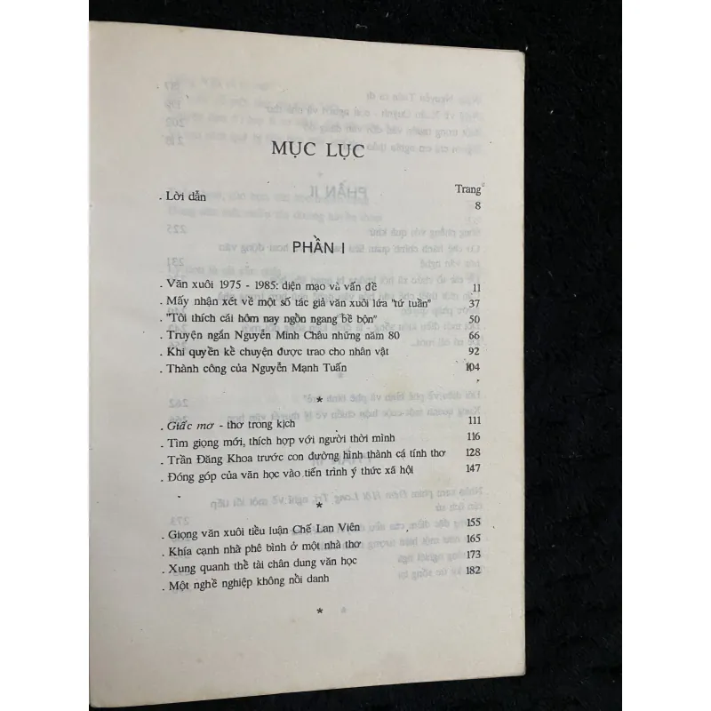 Sống với văn học cùng thời- Lại Nguyên Ân 1003332