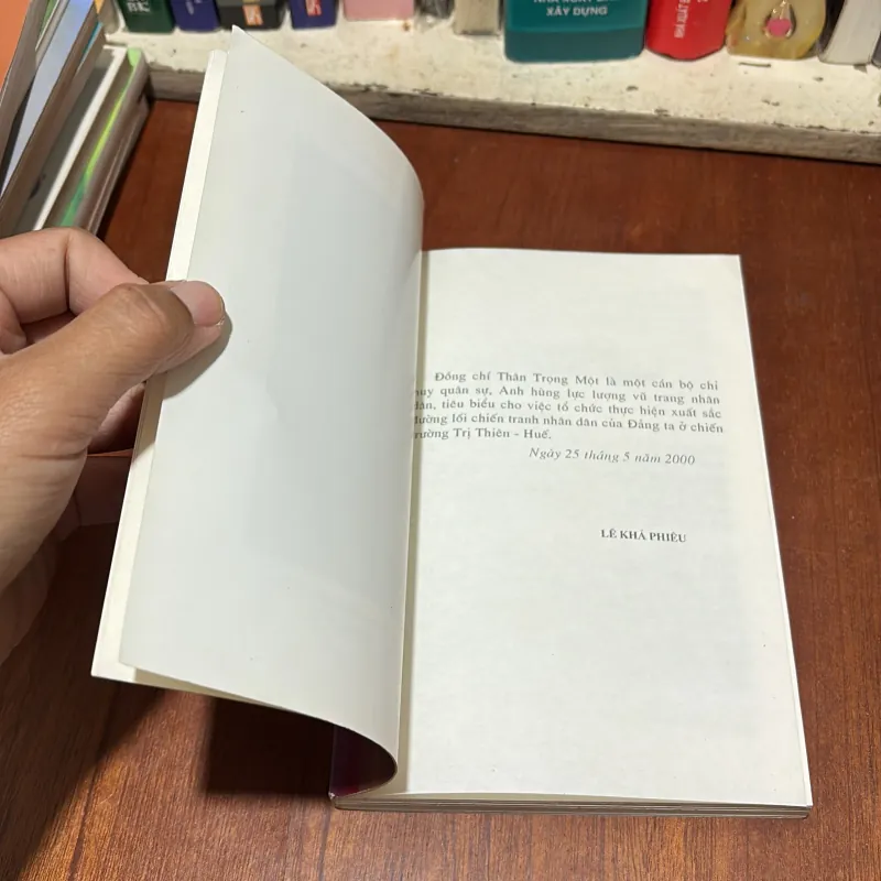 II Văn Học: Trân Trọng Một Con Người Huyền Thoại - Nguyễn Quang Hà - 2003 785616