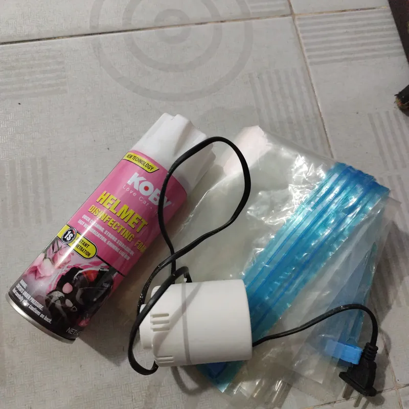 Thanh lí combo chai xịt vệ sinh nón bảo hiểm Koby và bộ hút chân không  698766