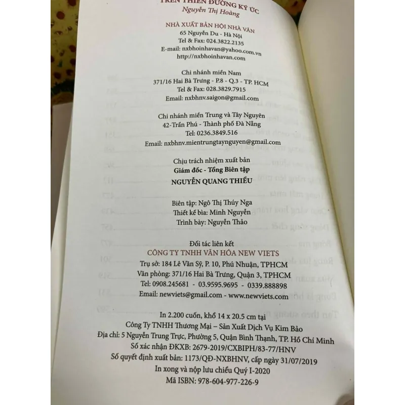 Trên Thiên Đường Ký Ức - Nguyễn Thị Hoàng - Bản Đặc Biệt 1022216