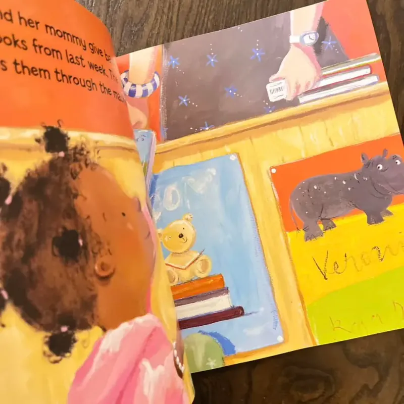 Lola at the Library 973488