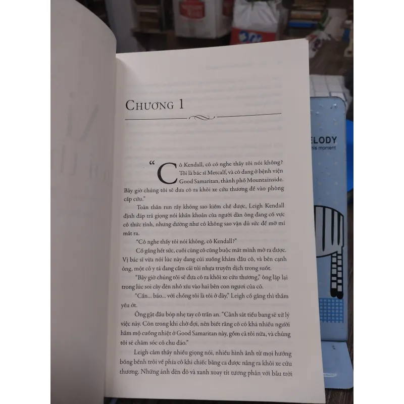 Sách: Ai đó dõi theo em - Juduth McNaught (A1) 721044