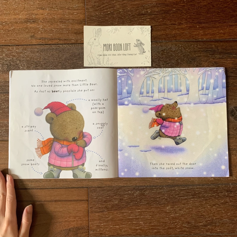Sách ngoại văn A Snowman for Little Bear, Used, còn miếng cắt dán cuối sách 498067
