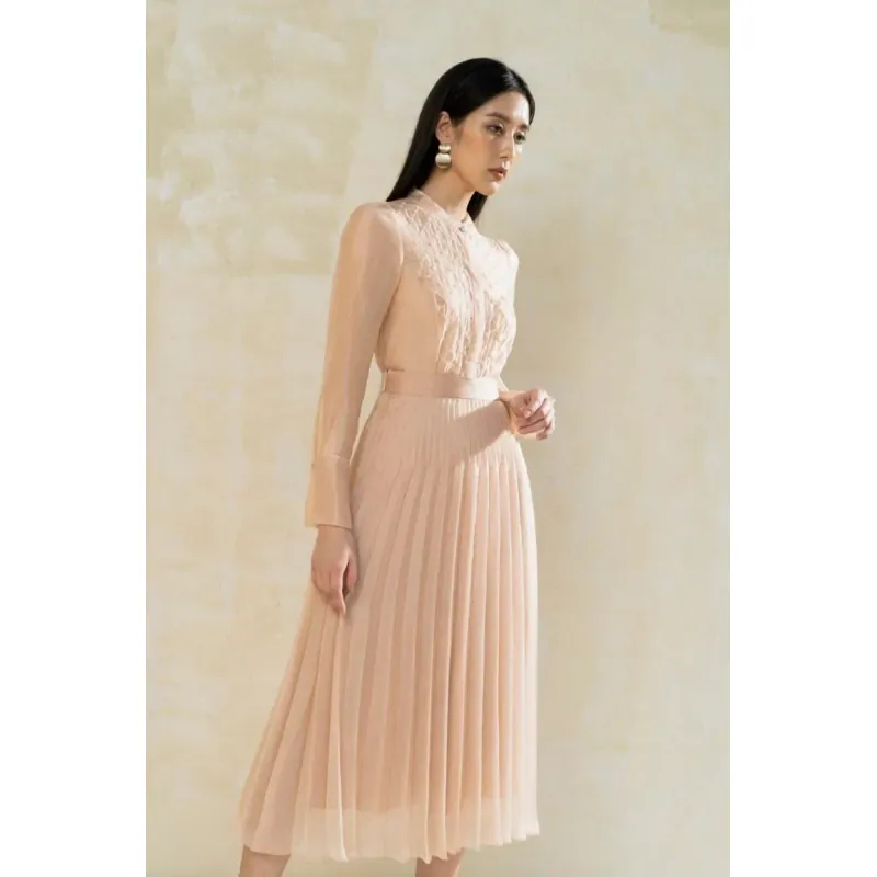 Tiểu thư yêu kiều - White Ant 608052