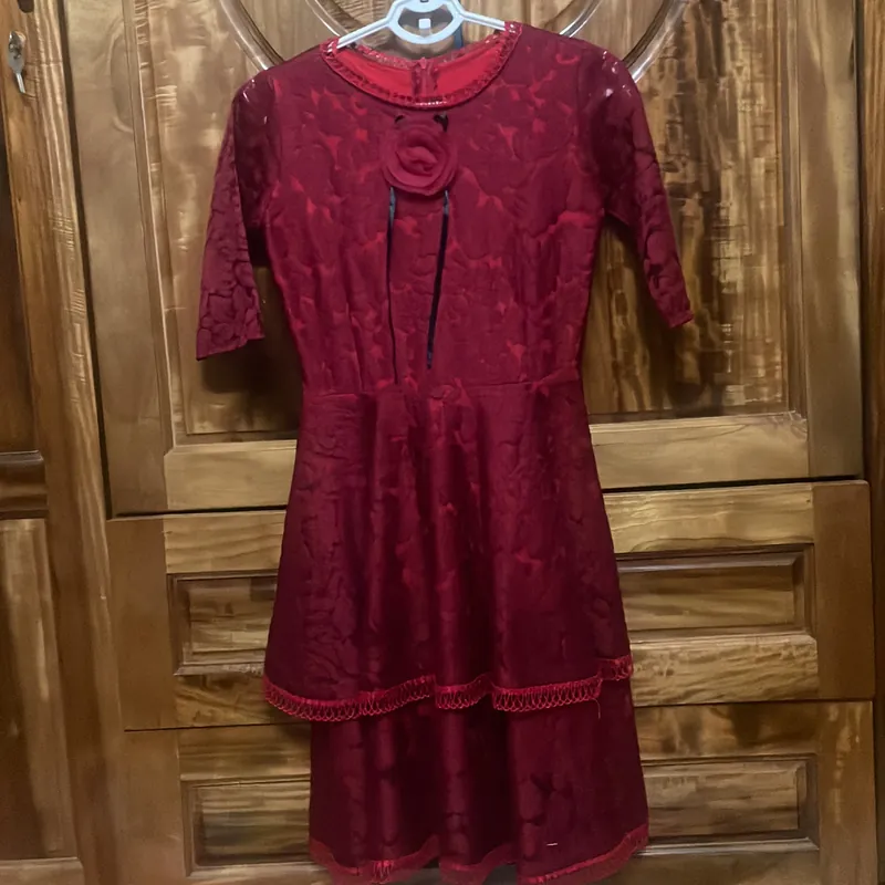 Váy ren đỏ đô sz M ,đã qua sử dụng 727049