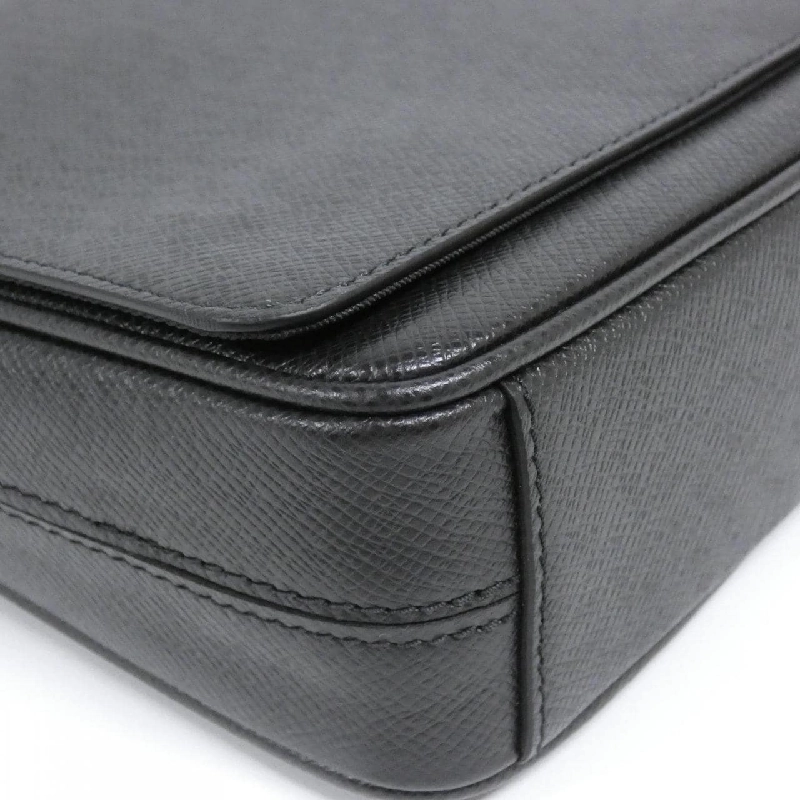 Túi đeo vai Louis Vuitton Taiga District PM M30850 - Hàng hiệu Chính hãng 776462