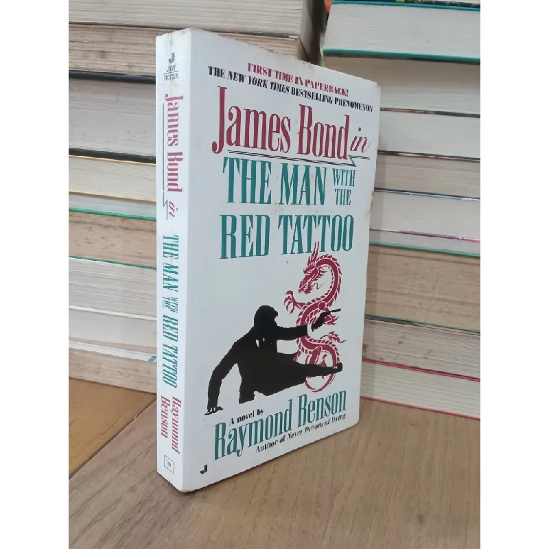 James Bond in: The man with the red tattoo - Raymond Benson 707601
