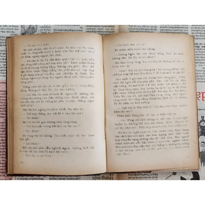 NHÃN ĐẦU MÙA (Tiểu thuyết của tác giả Xuân Tùng và Trần Thanh), sách đã được đóng bìa lại 704952