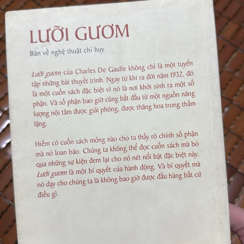 Lưỡi gươm bàn về nghệ thuật chỉ huy - Charles De Gaulle 537893