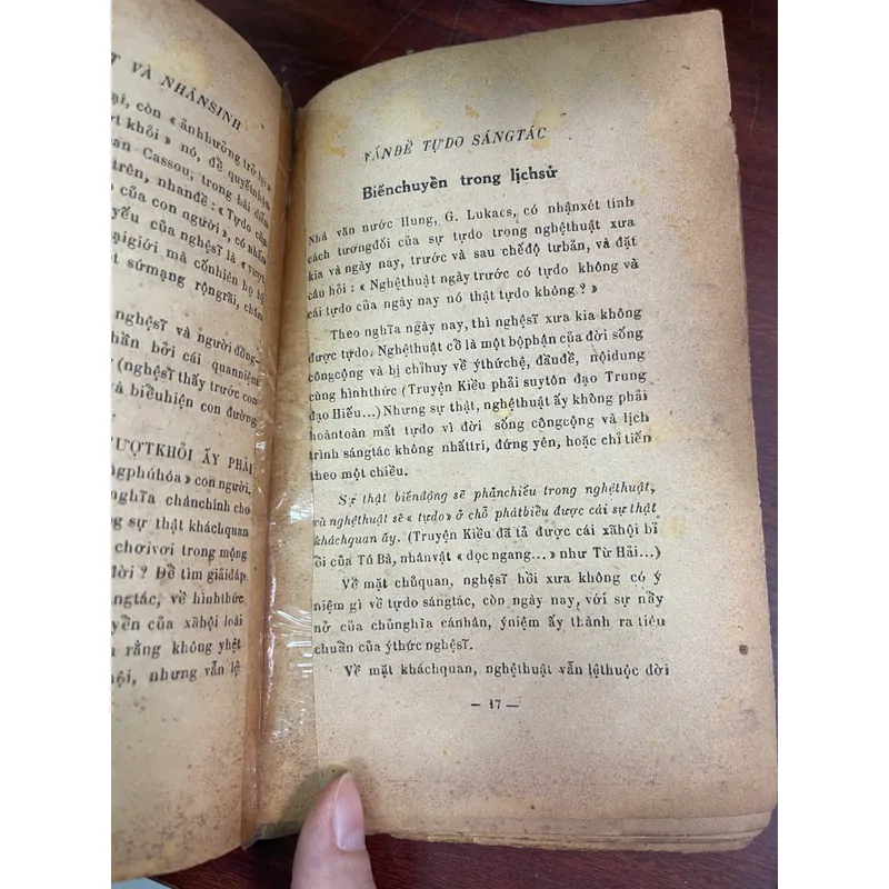 Nghệ thuật và nhân sinh 703403