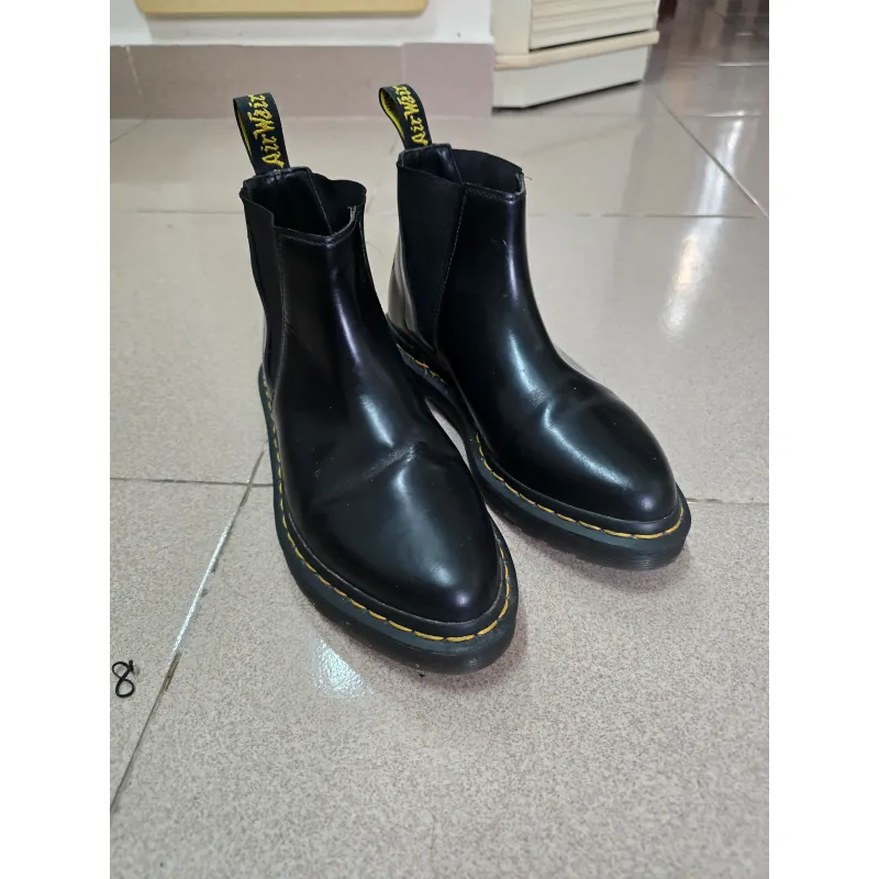 Giày Dr. Martens Bianca.
Màu đen.
Size 5UK - 38. Made in Thailand. Tình trang sử dụng tốt. 1031353