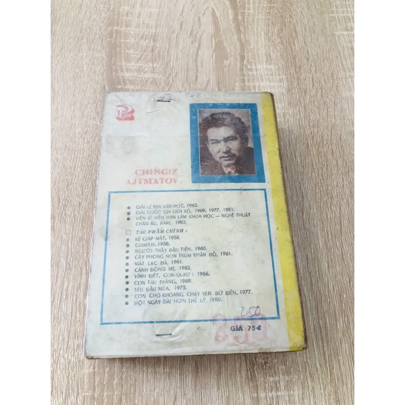 MỘT NGÀY DÀI HƠN THẾ KỶ 1006371