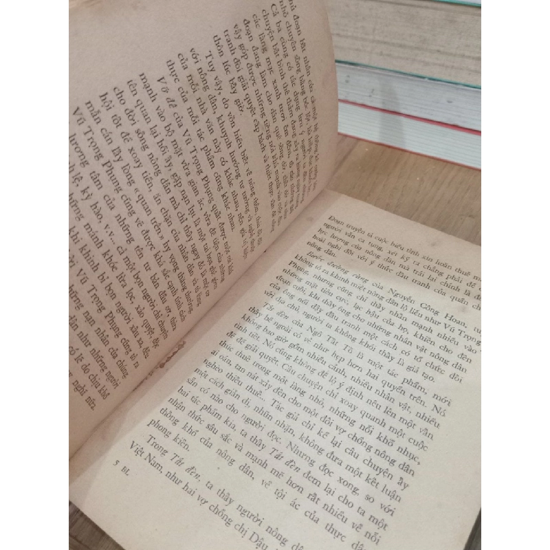 Bình luận văn học - Như Phong 734392