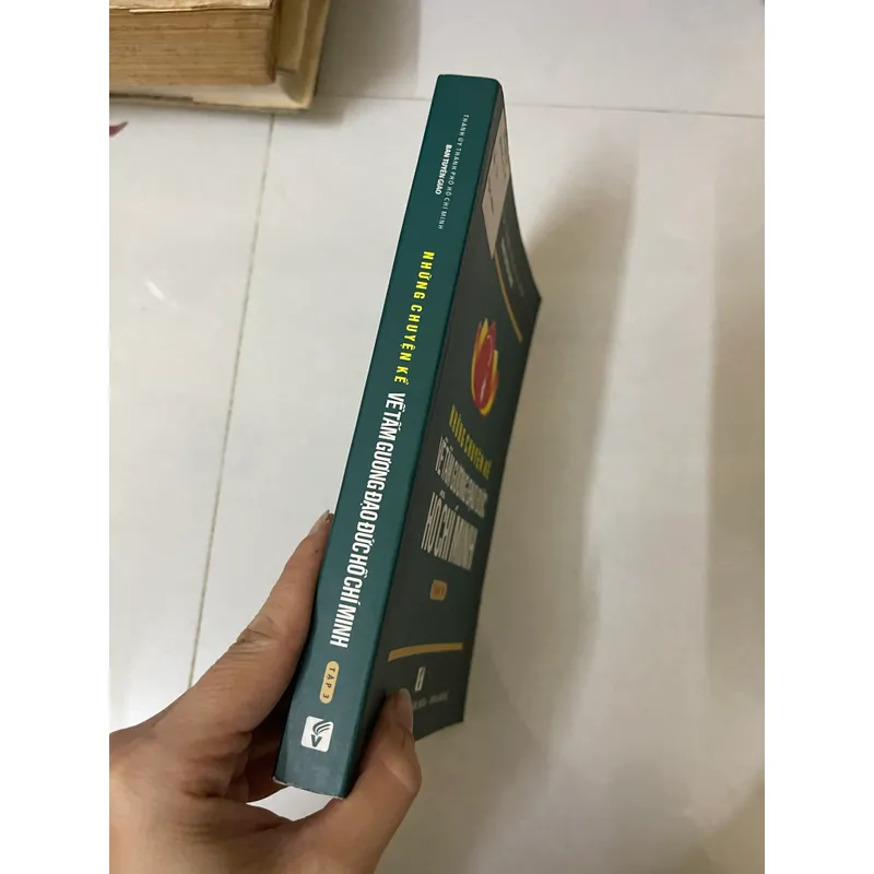 Những chuyện kể về tấm Gương Đạo Đức HCM 570102