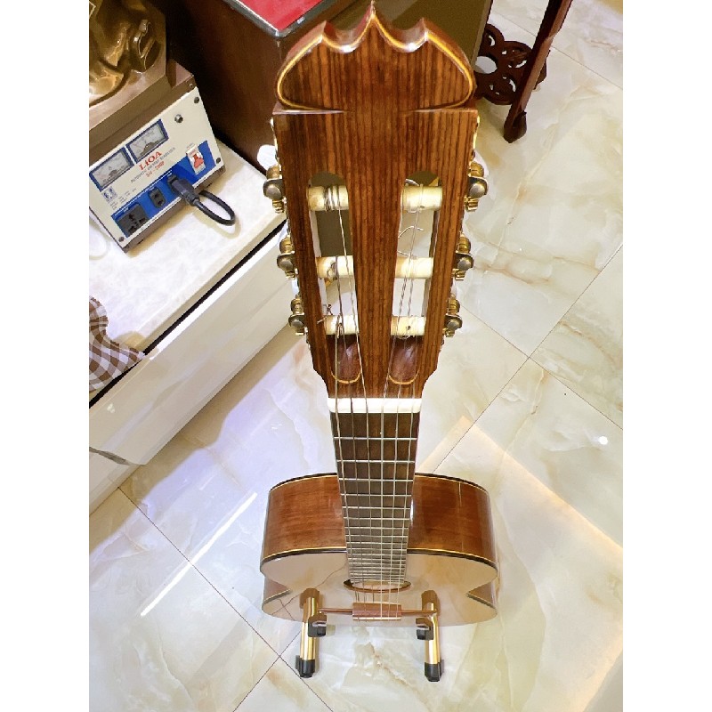 Đàn guitar Classic 6784