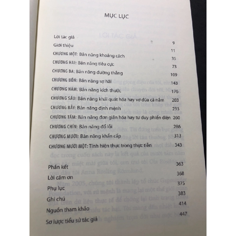 Factfulness Sự thật về thế giới 2019 mới 85% ố ẩm góc bìa sau Hans Rosling, Ola Rosling và Anna Rosling Ronnlund HPB2307 KỸ NĂNG 189944