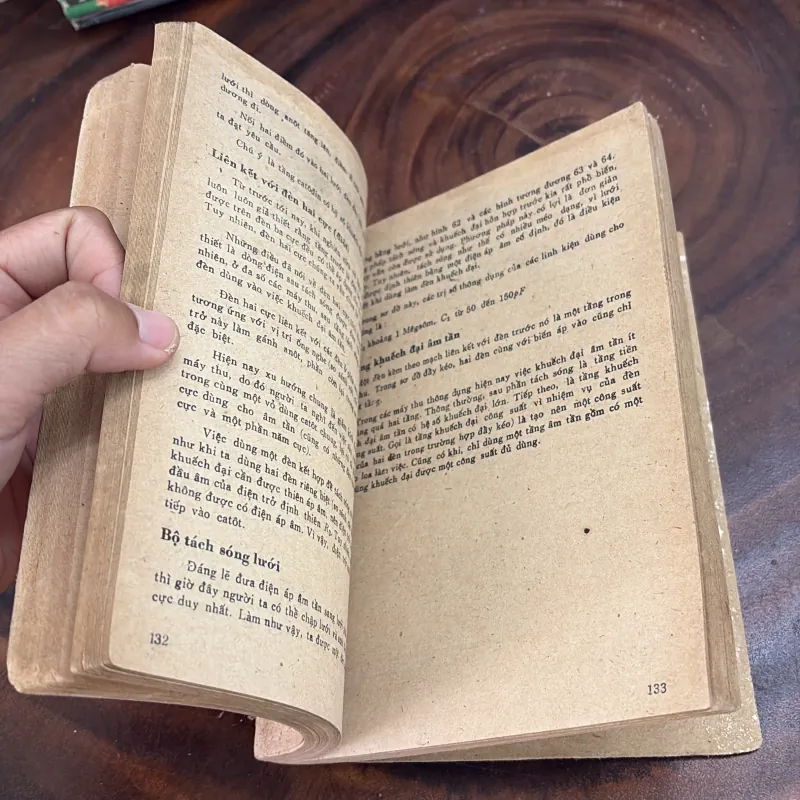 II Sách Kỹ Thuật: RAĐIÔ?.. Thật Là Đơn Giản (Radio) - E. AISBERG - 1984 996934