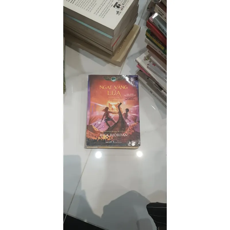"Ngai Vàng Lửa" của tác giả Rick Riordan 👣 691541