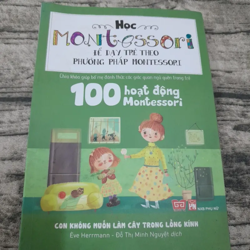 Dạy trẻ theo Montessori- 100 hoạt động. Con không làm cây trong lồng kính 787174