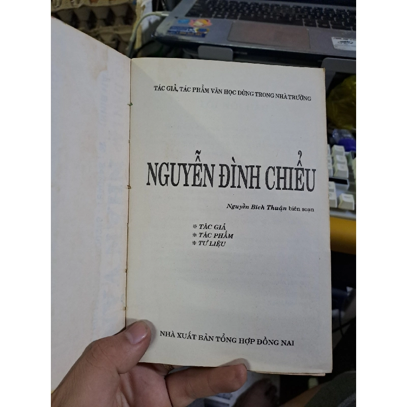 Nguyễn Đình Chiểu mới 80% ố vàng mất bìa 2002 DANH NHÂN HCM1709 923320