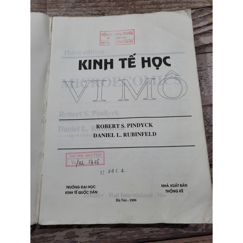 Kinh tế học Vi mô _ ROBERT S. PINDYCK

DANIEL L. RUBINFELD 333826